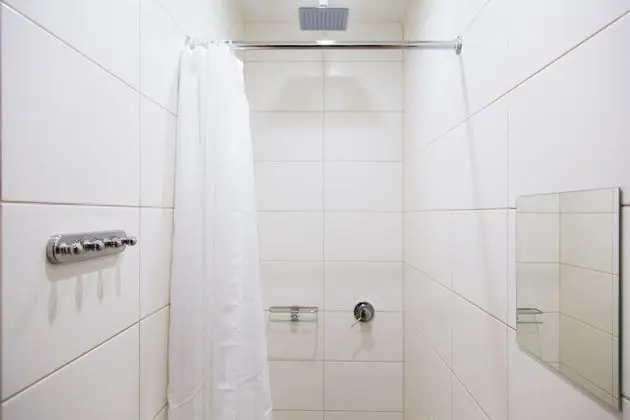 Standard Üç Kişilik Oda, Ortak Banyo