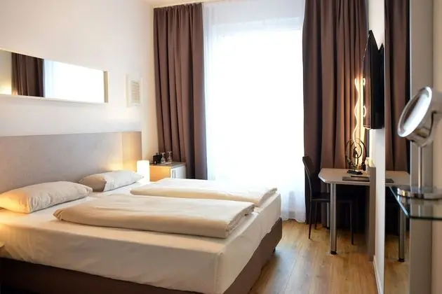 Tek Büyük Yataklı Oda, Ek Bina (Budget - no elevator)