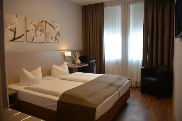 Tek Büyük Yataklı Oda, Ek Bina (Budget - no elevator)