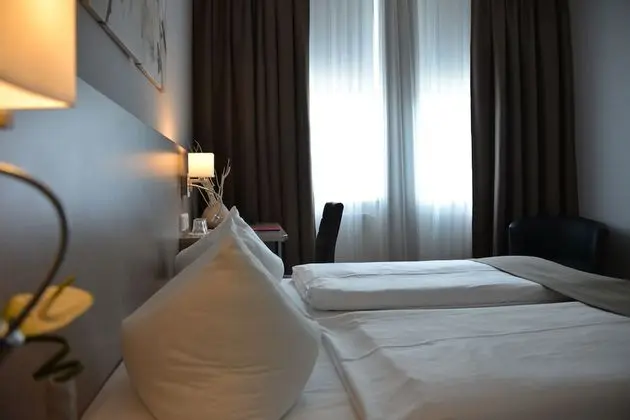 Tek Büyük Yataklı Oda, Ek Bina (Budget - no elevator)