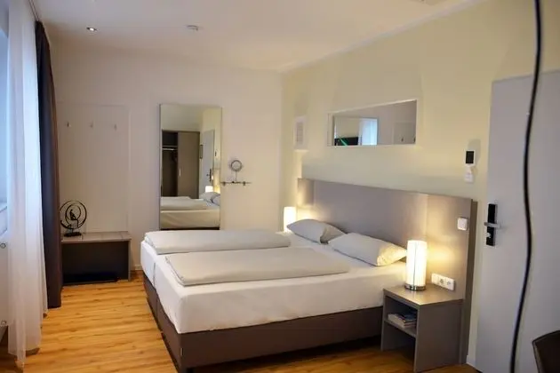 Tek Büyük Yataklı Oda, Ek Bina (Budget - no elevator)