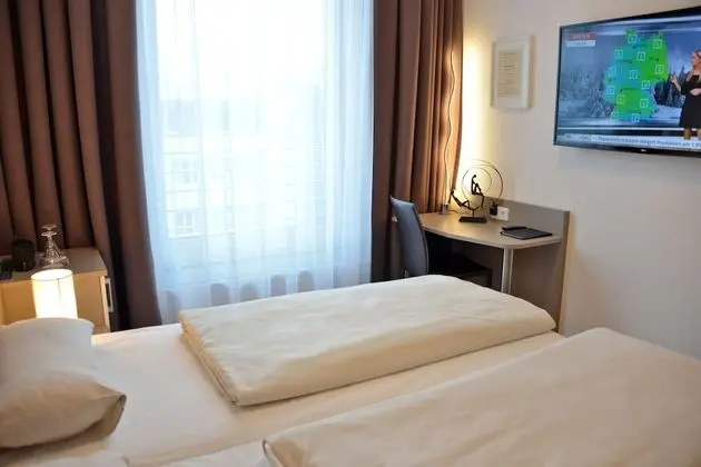 Tek Büyük Yataklı Oda, Ek Bina (Budget - no elevator)