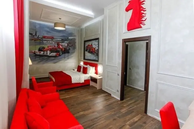 Junior Süit, 1 Büyük (Queen) Boy Yatak ve Çekyat (Ferrari)