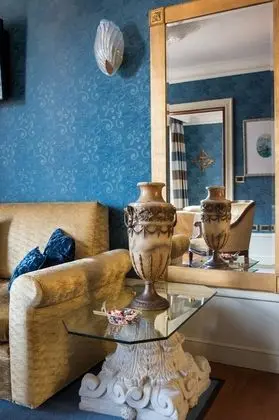 Süit, 1 Çift Kişilik Yatak ve Çekyat
