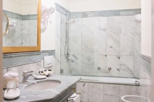 Süit, 1 Çift Kişilik Yatak ve Çekyat
