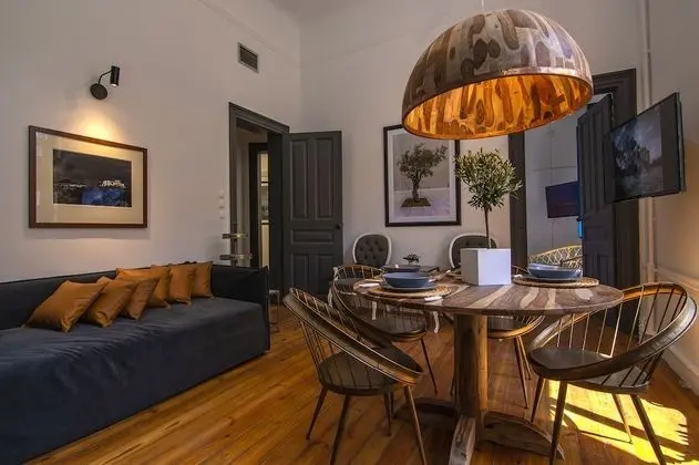 Art Pantheon Apartment (2 Bedrooms)