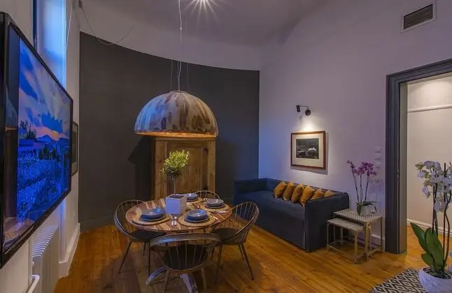 Art Pantheon Apartment (2 Bedrooms)