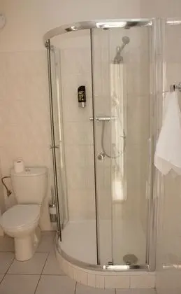 Büyük Yataklı Tek Kişilik Oda