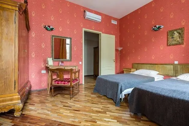 Comfort Tek Büyük veya İki Ayrı Yataklı Oda