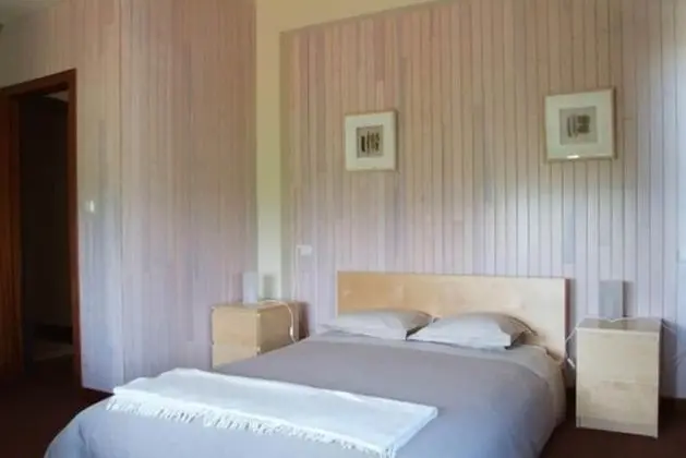 Tek Büyük veya İki Ayrı Yataklı Oda, Ortak Banyo