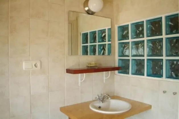 Tek Büyük veya İki Ayrı Yataklı Oda, Ortak Banyo