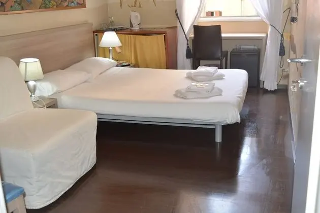 Üç Kişilik Oda