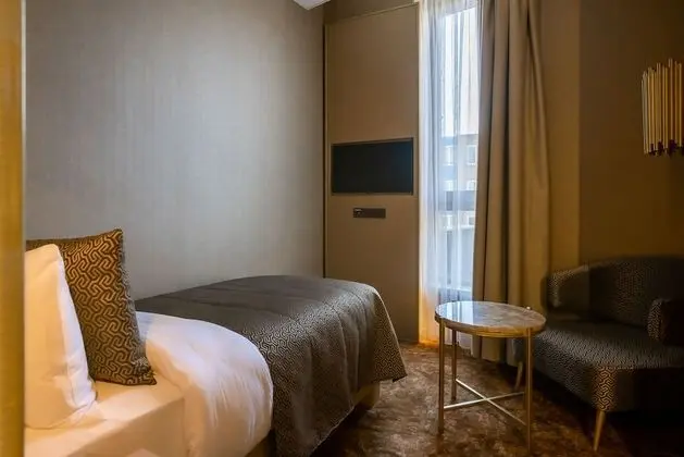 Üç Kişilik Oda