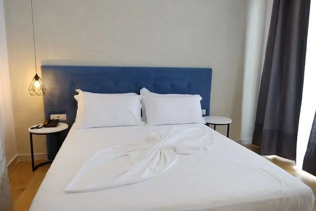 Deluxe Tek Büyük Yataklı Oda, Kısmi Deniz Manzaralı