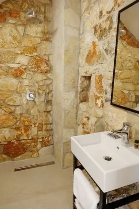 Deluxe Tek Büyük Yataklı Oda, Kısmi Deniz Manzaralı