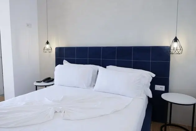 Üç Kişilik Oda, Deniz Manzaralı