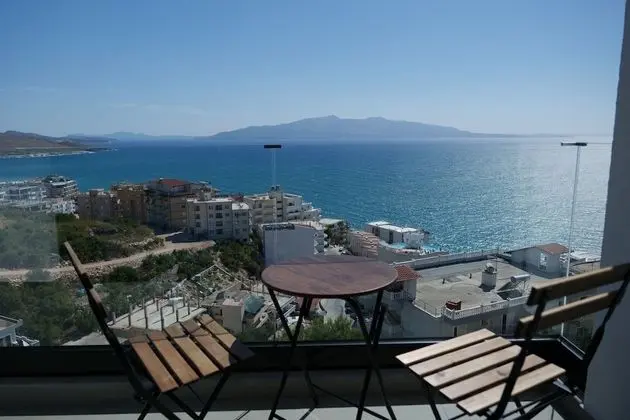 Üç Kişilik Oda, Deniz Manzaralı