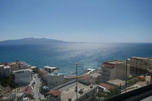 Üç Kişilik Oda, Deniz Manzaralı