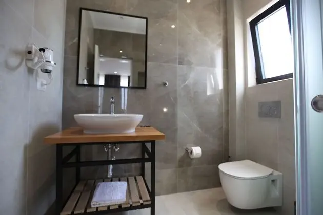 Üç Kişilik Oda, Deniz Manzaralı