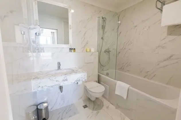 Comfort Tek Büyük Yataklı Oda