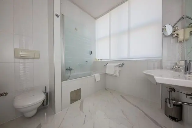Standard Tek Büyük veya İki Ayrı Yataklı Oda
