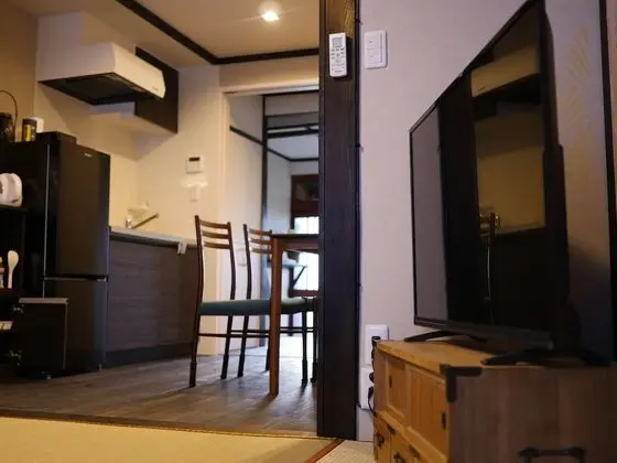 Ev, Sigara İçilmez (Private Vacation)