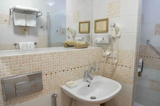 Standard Tek Büyük Yataklı Oda