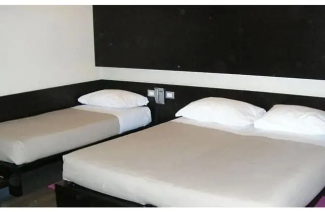 Basic Üç Kişilik Oda, 3 Tek Kişilik Yatak