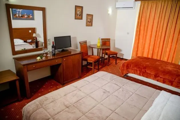 Üç Kişilik Oda