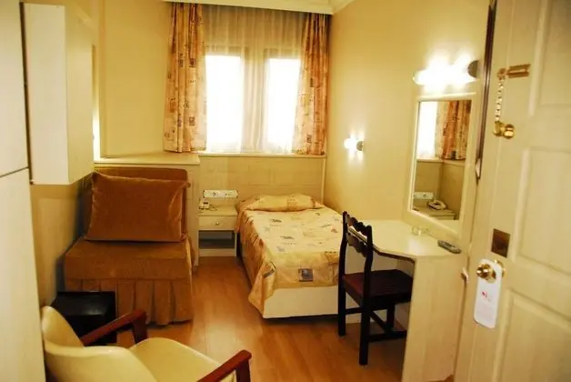 Tek Kişilik, Sokak Manzaralı, Balkonsuz
