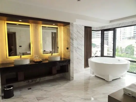 Jacuzzi Suite