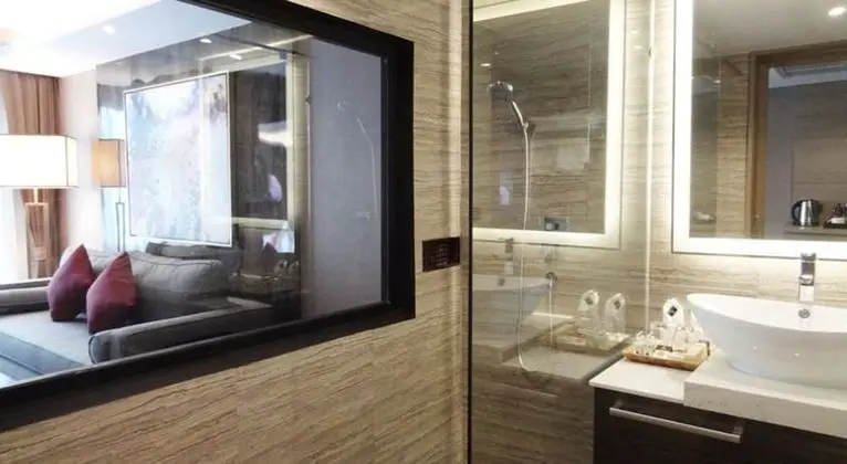 Jacuzzi Suite