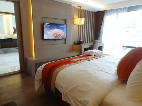 Suite Family Room