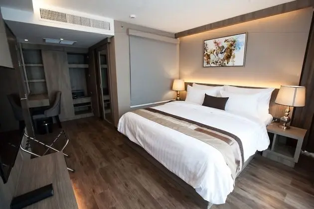 Suite Family Room