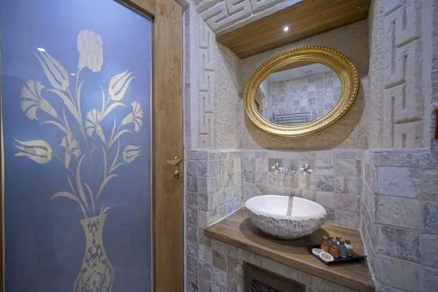 Deluxe Cave Room