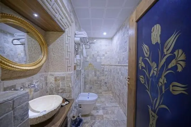 Deluxe Cave Room