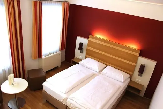 Business Tek Büyük Yataklı Oda