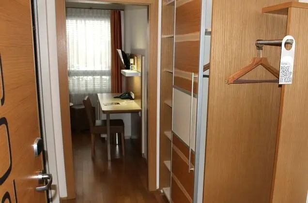 Business Tek Büyük Yataklı Oda