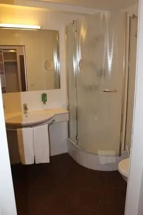 Business Tek Büyük Yataklı Oda