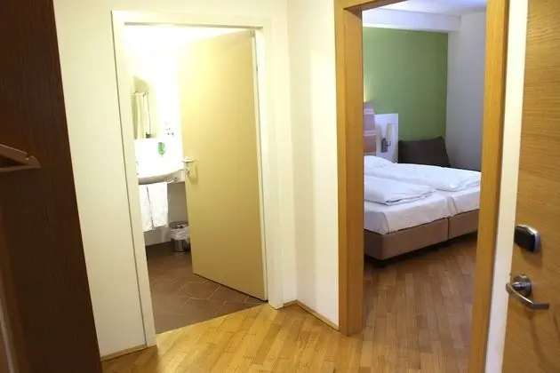 Business Tek Büyük Yataklı Oda