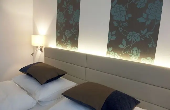 Design Tek Büyük Yataklı Oda (POP)