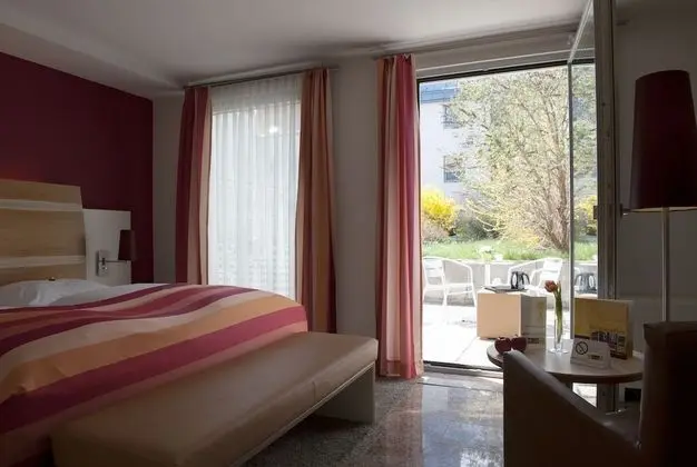 Tek Büyük Yataklı Oda, Teras, Avlu Manzaralı