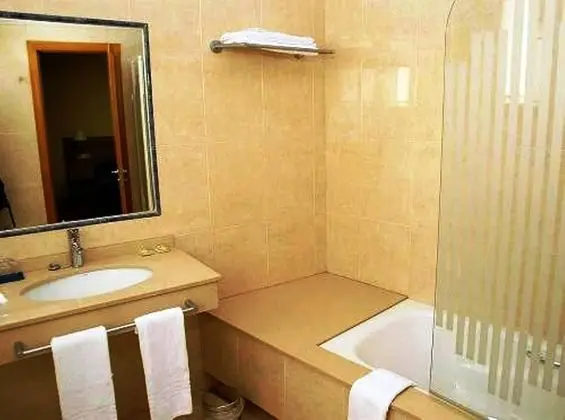 Büyük Yataklı Tek Kişilik Oda