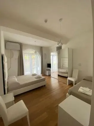 Classic Üç Kişilik Oda, Avlu Manzaralı