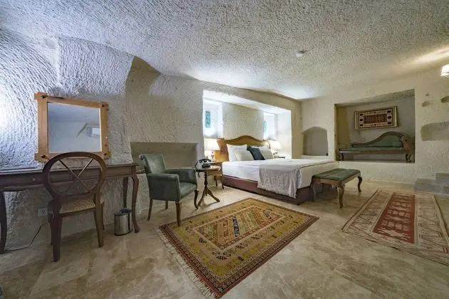 Deluxe Cave Room
