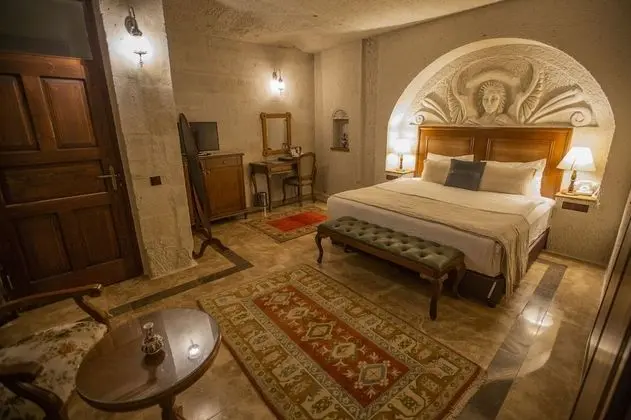 Deluxe Cave Room