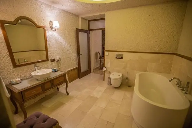 Deluxe Cave Room