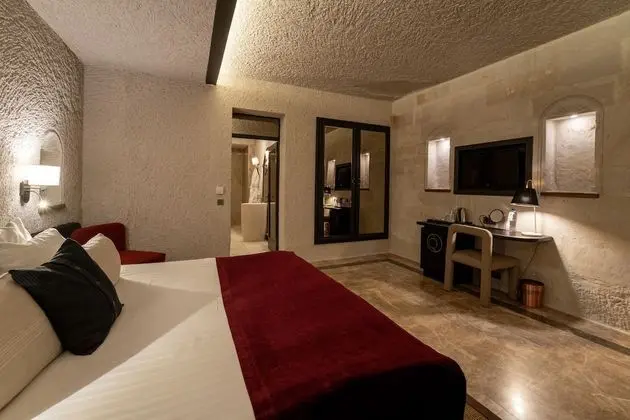 Deluxe Cave Room