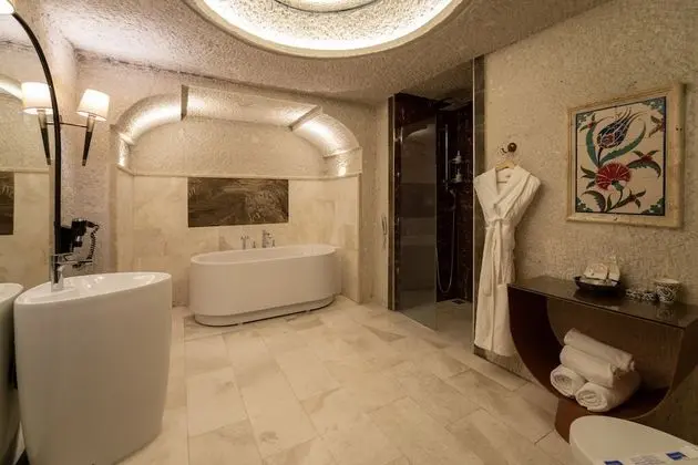 Deluxe Cave Room