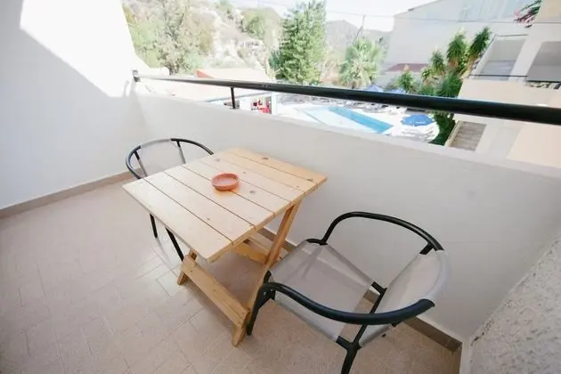 Stüdyo, Havuz Manzaralı